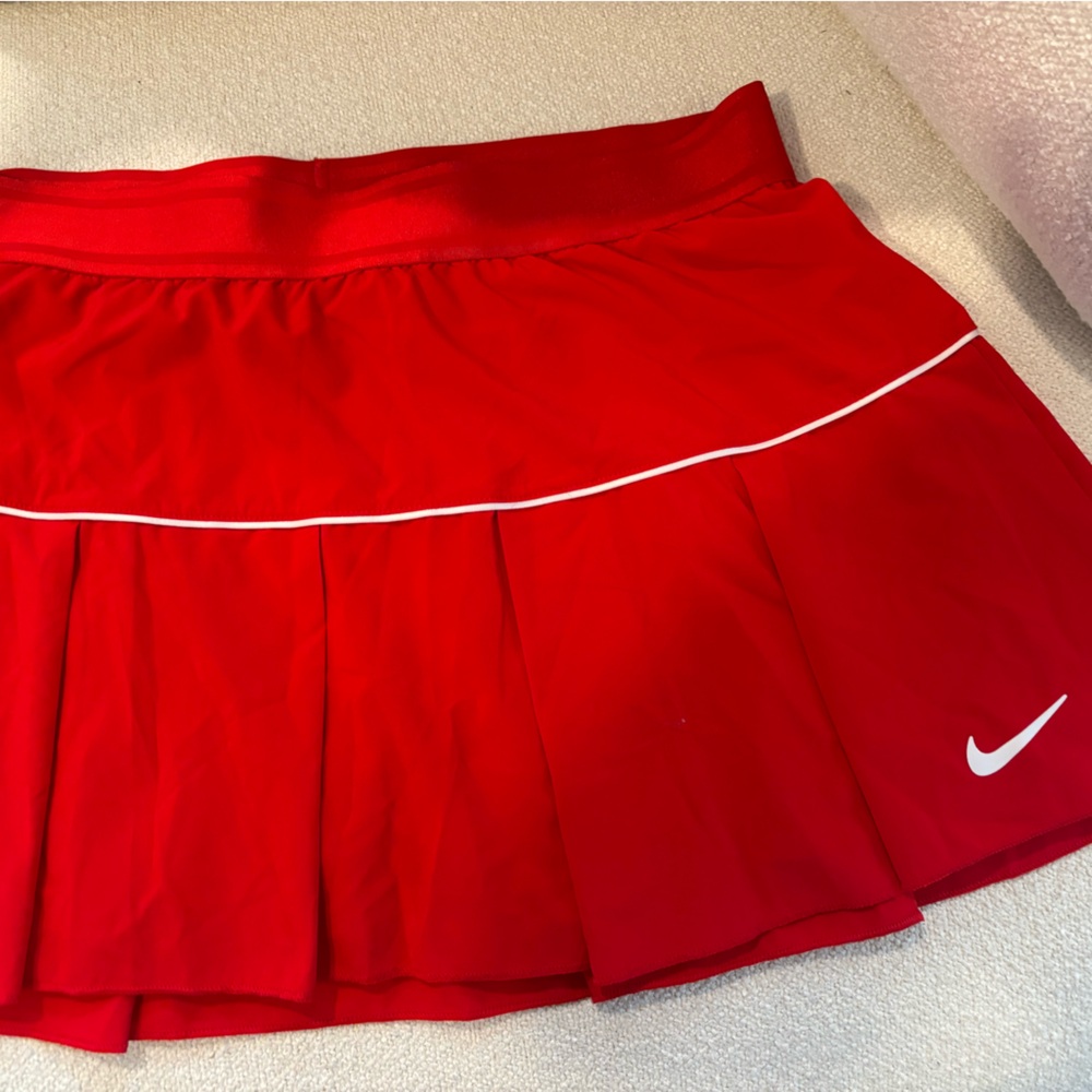 Woman’s Nike Dri-Fit Victory Red Athletic Skirt - excellent condition in L